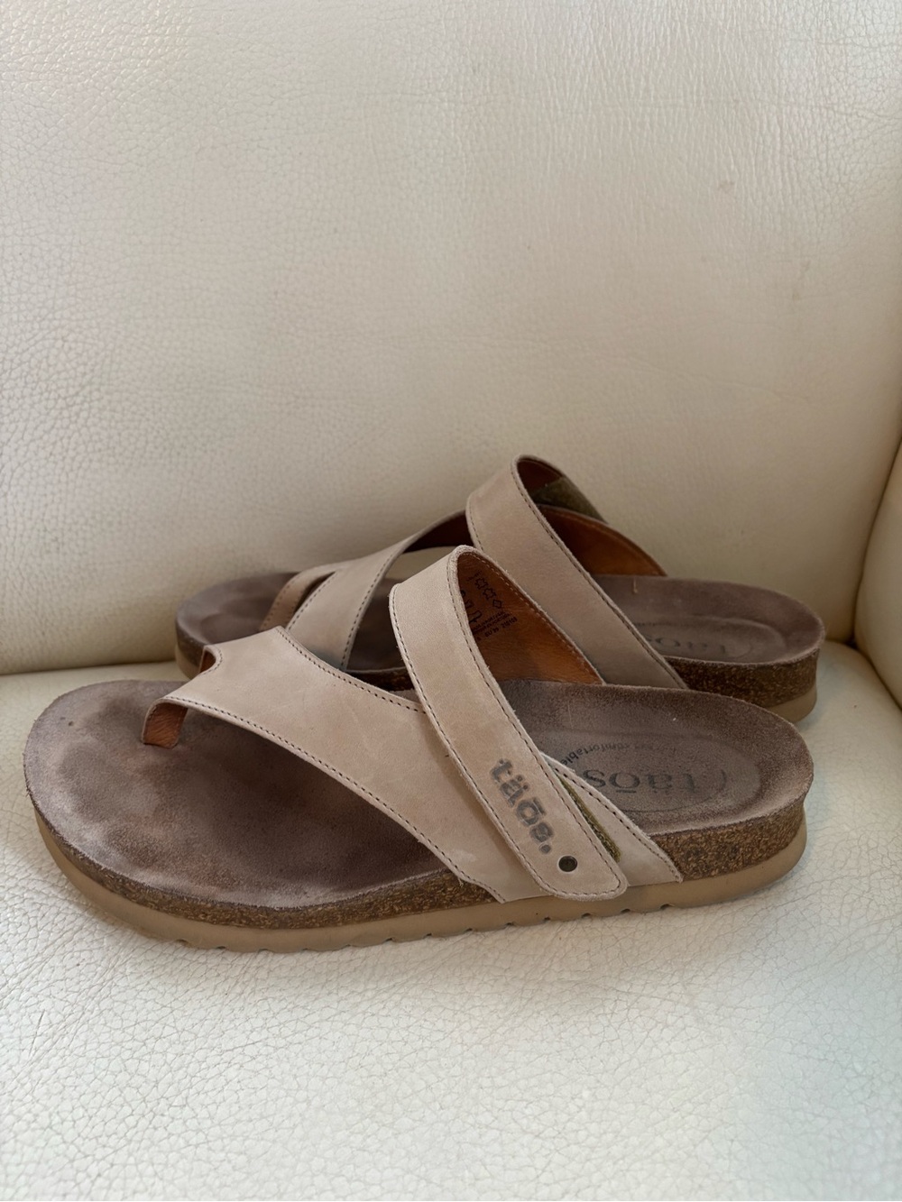 Taos Footwear Beige Nubuck Toe-Post Comfort Sandals